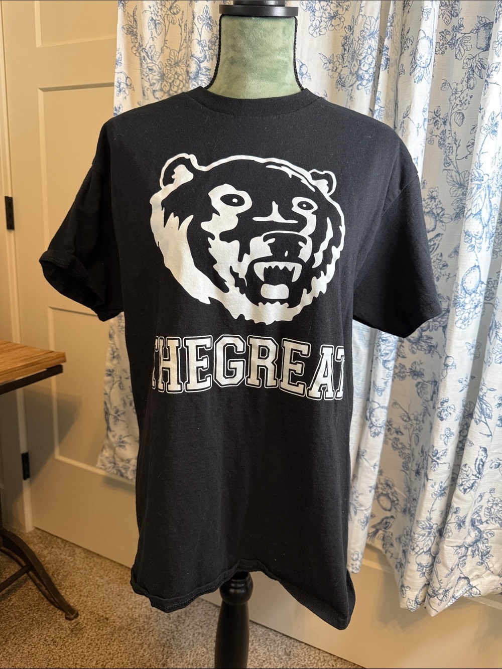 Gildan Black Tee with White Bear Graphic - Men
